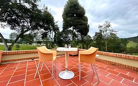 Lujosa Cabaña Represa del Sisga TV Wifi Cocina BBQ